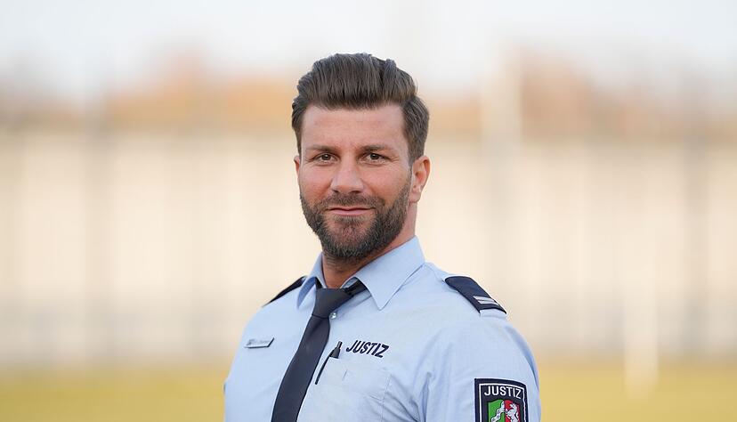 Marcel El-Damen schätzt an seinem Beruf insbesondere den Zusammenhalt und den Teamgeist unter den Kollegen in der JVA. Marcel El-Damen schätzt an seinem Beruf insbesondere den Zusammenhalt und den Teamgeist unter den Kollegen in der JVA.