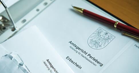 Erbschaften müssen dem Finanzamt innerhalb von drei Monaten gemeldet werden: Die Frist gilt auch für Vermächtnisse. Erbschaften müssen dem Finanzamt innerhalb von drei Monaten gemeldet werden: Die Frist gilt auch für Vermächtnisse.