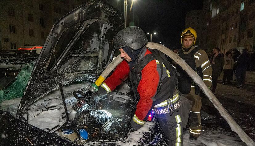 In Charkiw wurde ein Wohnviertel von russischen Drohnen getroffen. In Charkiw wurde ein Wohnviertel von russischen Drohnen getroffen.