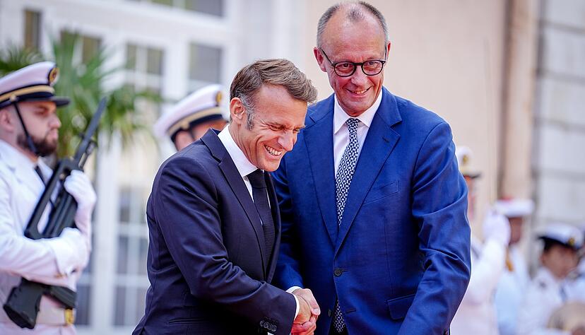 Die deutsch-französische Freundschaft ist unter Bundeskanzler Friedrich Merz (links) wiederbelebt worden. Am Freitag kommen der Kanzler und Frankreichs Präsident Emmanuel Macron nach Saarbrücken zur zentralen Feier der Deutschen Einheit.