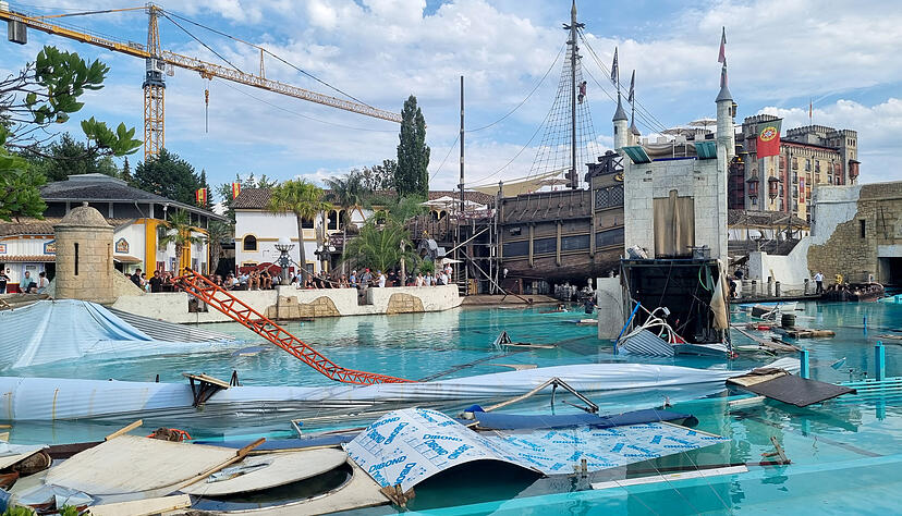 Ein Blick auf das Areal der «High-Diving-Show «Retorno dos Piratas»» und das Becken der Attraktion «Atlantica SuperSplash» nach einem Unfall am Montag .
