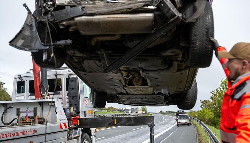 Auf der A70 bei Schirradorf in Bayern ist es zu einer Massenkarambolage mit 22 Fahrzeugen gekommen. Auf der A70 bei Schirradorf in Bayern ist es zu einer Massenkarambolage mit 22 Fahrzeugen gekommen.