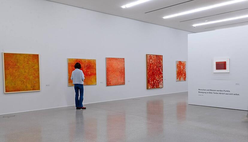 Die vibrierend-pulsierenden Bilder und Farbflächen stehen für den Höhepunkt in Hal Busses Schaffen.