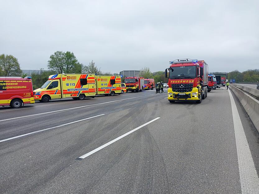 Neben Polizei und Rettungsdienst auch die Feuerwehr im Einsatz.