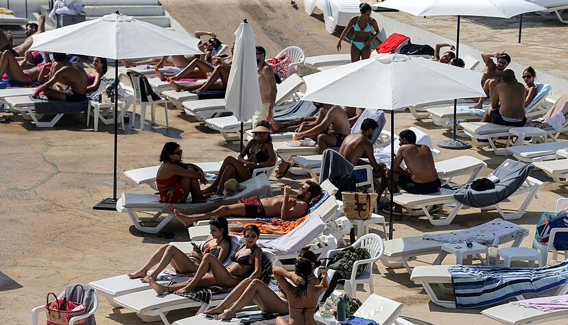 Der Eintritt zum Beiruter Strandclub "Sporting" kostet in diesem Jahr mindestens 30 Euro.