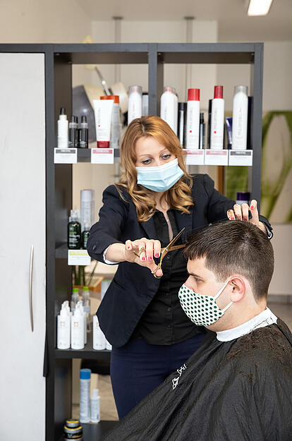 Wie Friseure jetzt arbeiten - ein Selbstversuch