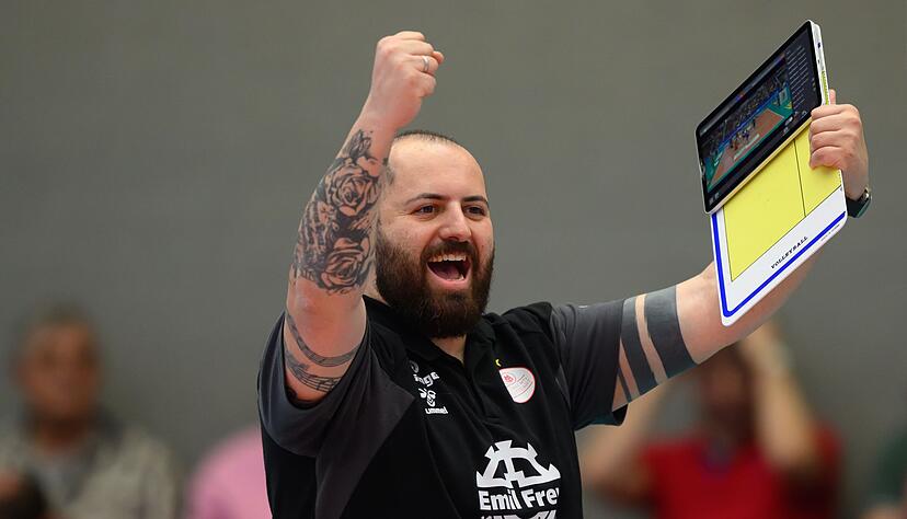 Stuttgarts Trainer Konstantin Bitter freut sich &uuml;ber weitere Vertragsverl&auml;ngerungen. (Archivbild)