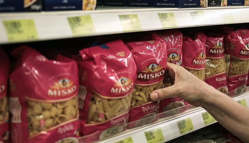 Einige Analysten wiesen darauf hin, dass viele Griechen aus Sorge vor Kapitalbeschr&auml;nkungen im zweiten Quartal mehr gekauft h&auml;tten und die Einzelhandelsums&auml;tze deshalb gestiegen seien. Foto:&nbsp;Socrates Baltagiannis