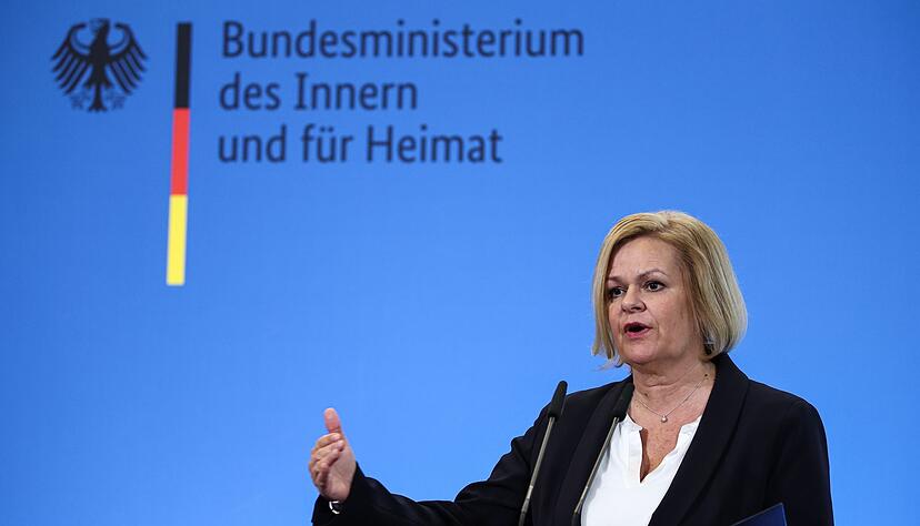 Faeser zweifelt daran, dass Merz' Vorschläge rechtskonform sind. Faeser zweifelt daran, dass Merz' Vorschläge rechtskonform sind.