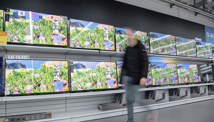 LCD oder OLED? Das ist nur eine von vielen Fragen, die man vor dem TV-Kauf f&uuml;r sich kl&auml;ren sollte.