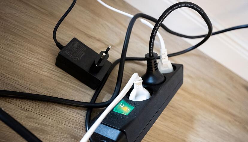 Eine Steckdosenleiste mit Schalter hilft beim Stromsparen, denn mit einem Klick sind alle angeschlossenen Geräte zuverlässig vom Strom getrennt.