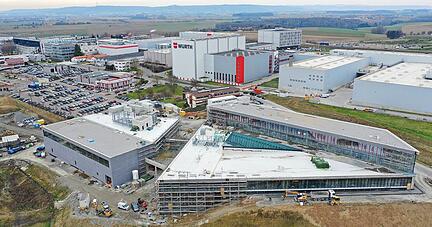 Blick von oben: Für 70 Millionen Euro baut Würth am Konzernsitz in Künzelsau-Gaisbach ein imposantes Innovationszentrum.
Foto: Marcel Remmele