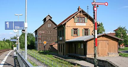 Der ins Freilandmuseum Wackershofen umgesetzte Bahnhof von Kupferzell ist ein Relikt der Kochertalbahn. Die Reaktivierung zwischen Künzelsau und Waldenburg birgt ein hohes Fahrgastpotenzial.
Foto: privat