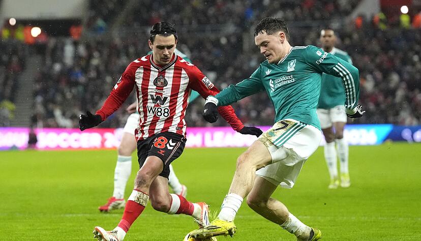 Ohne große Wirkung: Liverpools Florian Wirtz (r) gegen Sunderland. Ohne große Wirkung: Liverpools Florian Wirtz (r) gegen Sunderland.