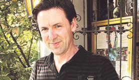 Christoph Kühner serviert, was das Küchenteam um Bernd Betzner zaubert. Christoph Kühner serviert, was das Küchenteam um Bernd Betzner zaubert.