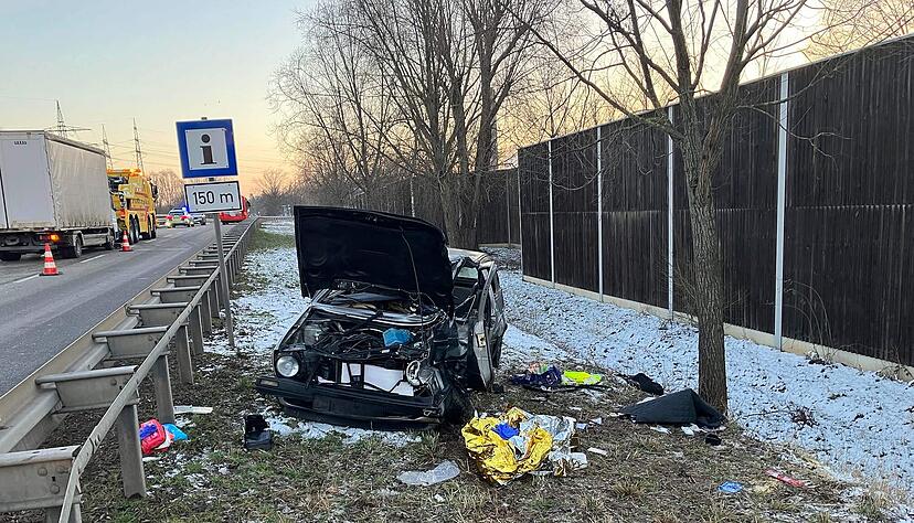 Nach einem Unfall auf der Neckartalstraße in Heilbronn kam es zu Verkehrsbehinderungen.