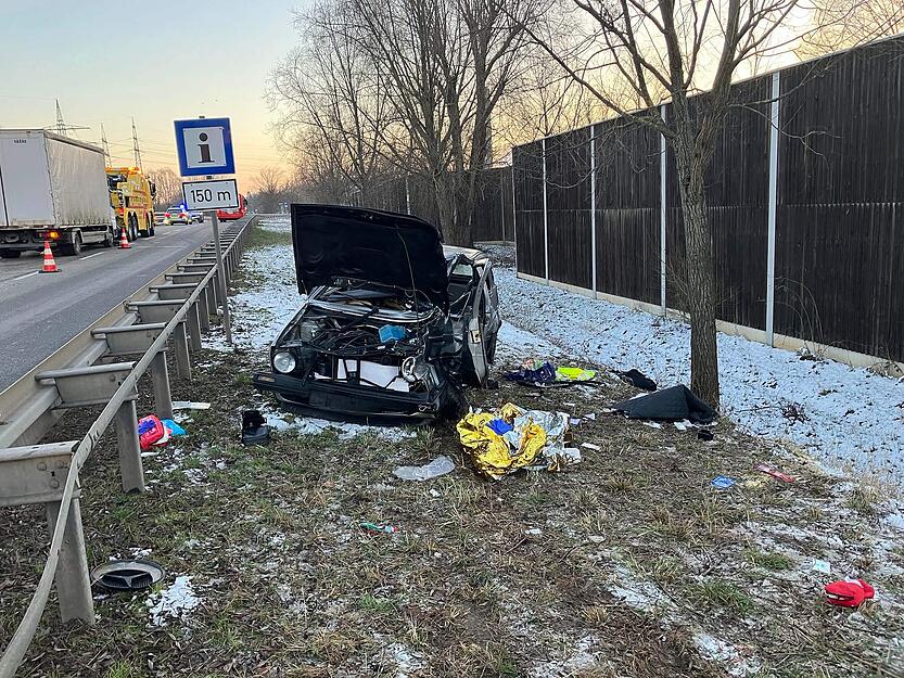 Nach einem Unfall auf der Neckartalstraße in Heilbronn kam es zu Verkehrsbehinderungen.