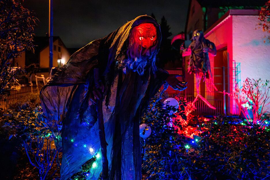 Bewegliche Figuren, sogenannte Animatronics, lassen Besucher staunen. Bewegliche Figuren, sogenannte Animatronics, lassen Besucher staunen.