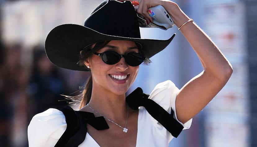 Alexandra Saint Mleux und der Formel-1-Star gaben ihre Verlobung bekannt.