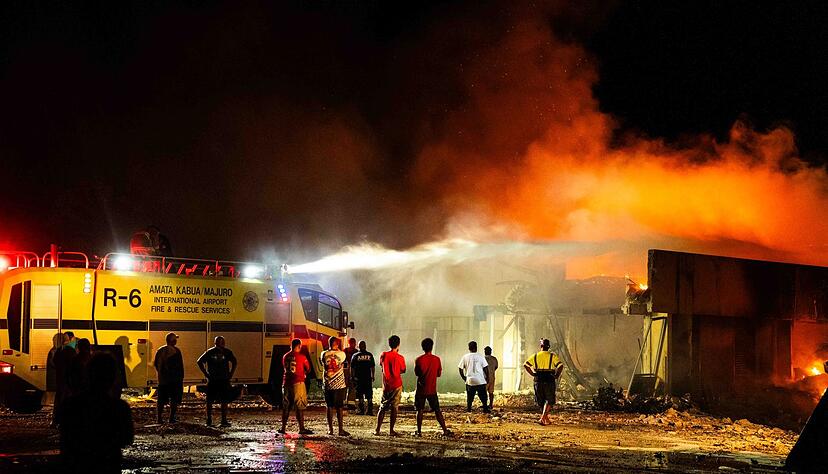 Die schlecht ausger&uuml;stete Feuerwehr kam nicht gegen die Flammen an.