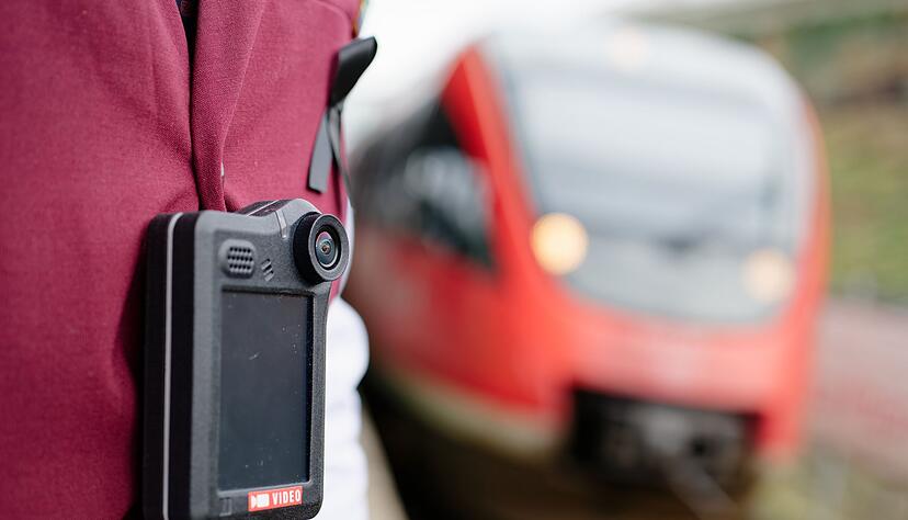 Bei der Verkehrsministerkonferenz in Lindau am Bodensee steht das Thema Sicherheit für Bahnbeschäftigte auf der Agenda. (Symbolbild) Bei der Verkehrsministerkonferenz in Lindau am Bodensee steht das Thema Sicherheit für Bahnbeschäftigte auf der Agenda. (Symbolbild)