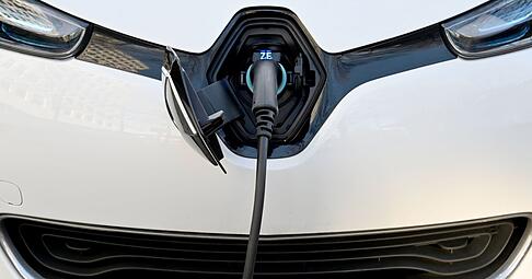 In Deutschland sind zu wenige E-Autos auf den Straßen unterwegs. Mit Kaufprämien will die Bundesregierung das ändern.