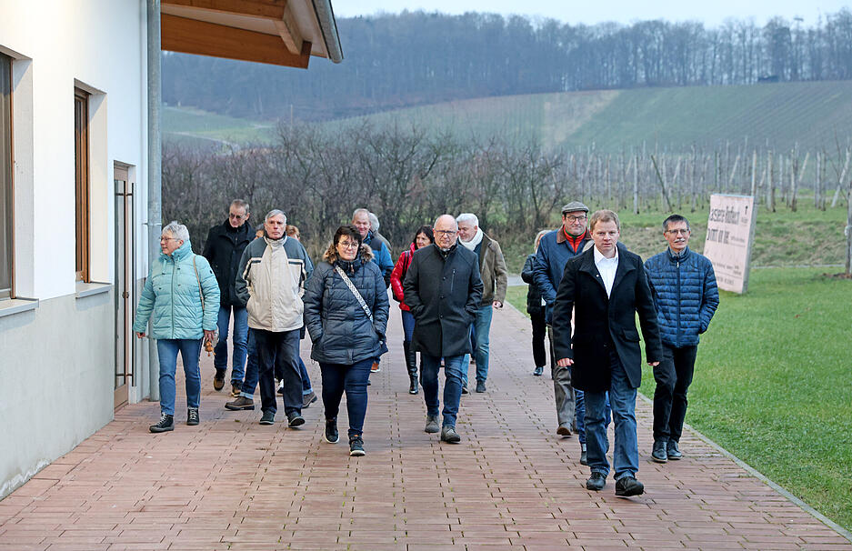Weinquiz-Gewinner feiern im Bretzfelder Weingut Weibler Weinquiz-Gewinner feiern im Bretzfelder Weingut Weibler
