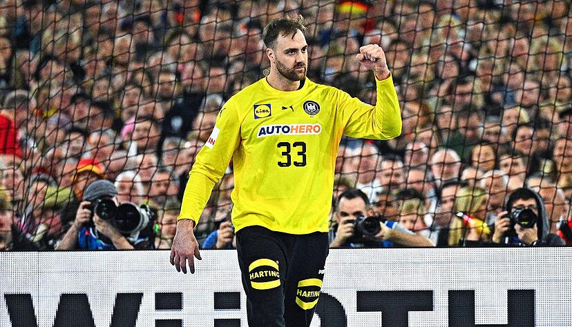 Die Wolff-Faust gab es am Mittwoch zum EM-Auftakt gegen die Schweiz sehr, sehr oft zu sehen. Der deutsche Keeper spielte überragend.
Foto: dpa