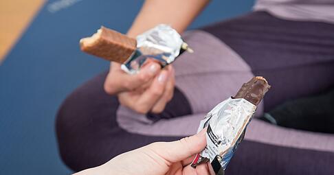 Genuss mit Vorsicht: Trotz zugesetzter N&auml;hrstoffe bleiben funktionelle S&uuml;&szlig;igkeiten kalorienreich und unausgewogen.