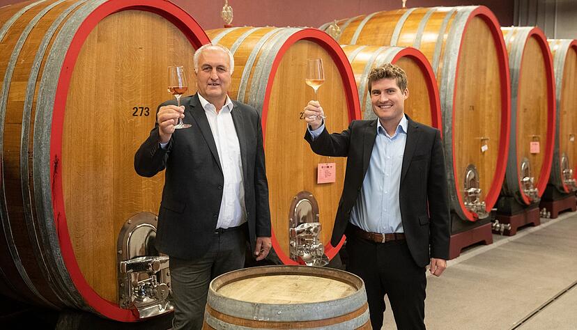 Die Genossenschaftskellerei Heilbronn, im Foto die beiden Chefs Justin Kircher (links) und Daniel Drautz,  reduziert ihre Weindorf-Stände von fünf auf vier.