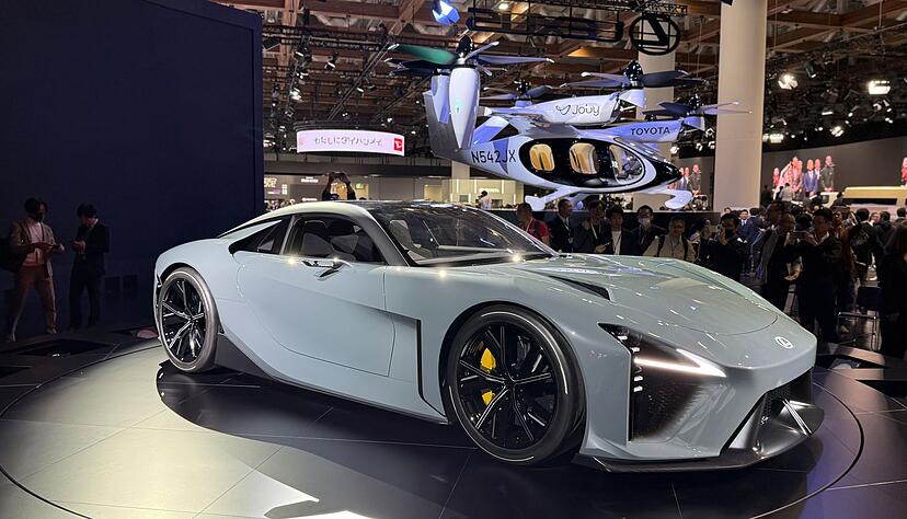 Der Supersportwagen LS Sport Concept von Lexus soll bereits im nächsten Jahr in Serie gehen. Der Supersportwagen LS Sport Concept von Lexus soll bereits im nächsten Jahr in Serie gehen.