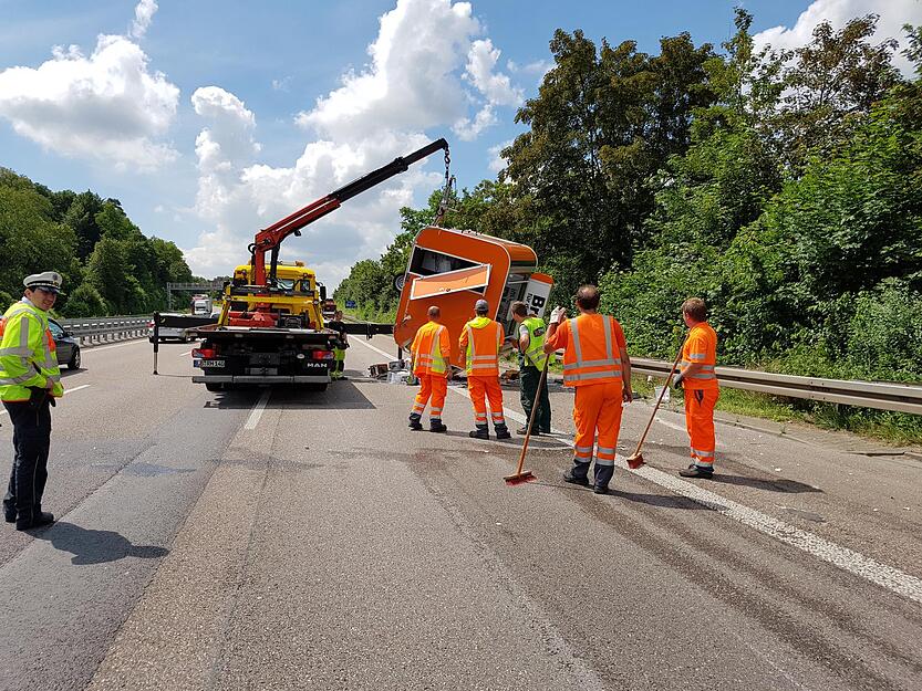 Unfall auf der A81 beim Parkplatz K&auml;lbling | 20.06.