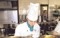 Wer wird da nicht hungrig? Die Seezunge &bdquo;M&uuml;llerin Art&ldquo; mit Blattspinat und Kartoffeln.