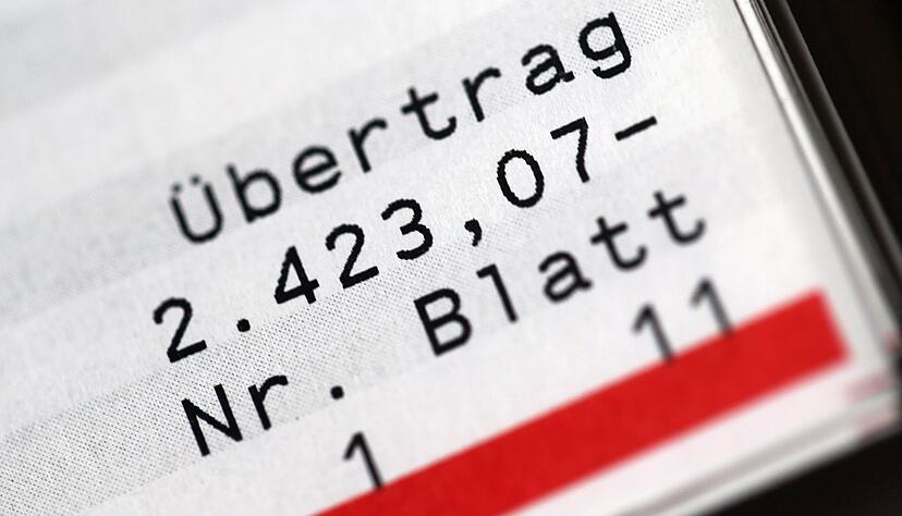 Der h&auml;ufigste Grund f&uuml;r ein &uuml;berzogenes Girokonto sind hohe Lebenshaltungskosten f&uuml;r Miete, Lebensmittel und Mobilit&auml;t.