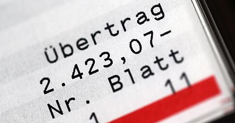 Der h&auml;ufigste Grund f&uuml;r ein &uuml;berzogenes Girokonto sind hohe Lebenshaltungskosten f&uuml;r Miete, Lebensmittel und Mobilit&auml;t.