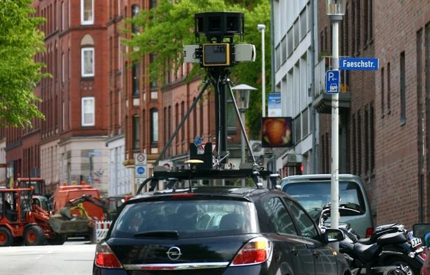 Für das Projekt fotografierte gestern ein Wagen des Internet-Unternehmens Google mit einer Spezialkamera Straßen in Kiel.