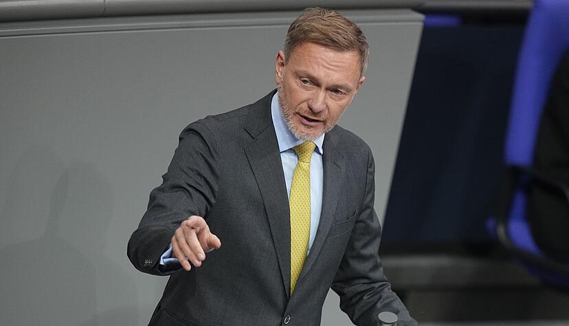 Der FDP-Vorsitzende Christian Lindner erkl&auml;rt, weshalb seine Fraktion den Antrag zu den Zur&uuml;ckweisungen unterst&uuml;tzt. Er nutzt die Debatte auch f&uuml;r eine Abgrenzung zu den fr&uuml;heren Ampel-Koalitionspartnern SPD und Gr&uuml;ne.