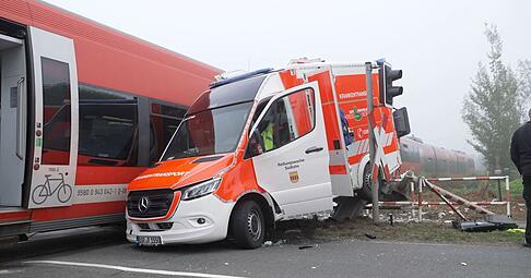 Die Patientin im Rettungswagen starb.
