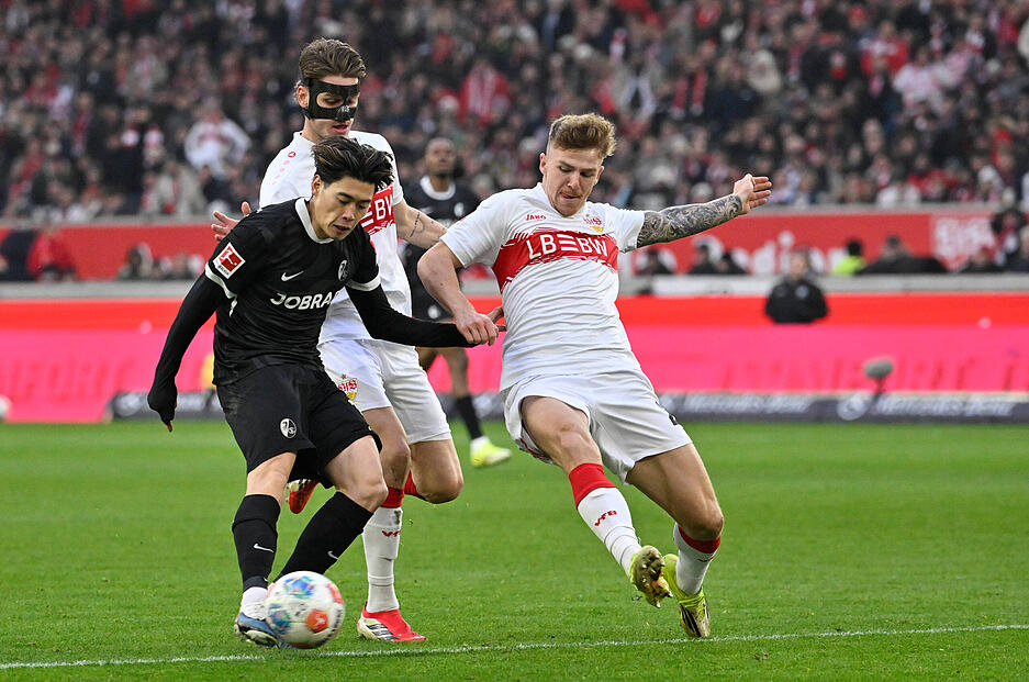 Finn Jeltsch: Starker Auftritt mit einigen Vorstößen, aber vor allem defensiv stabil. Zwar der Fehlpass kurz nach Wiederanpfiff, aber er bügelte den Fauxpas mit Bravour selbst aus. Schneller Sprint, starke Grätsche. Note: 2 Finn Jeltsch: Starker Auftritt mit einigen Vorstößen, aber vor allem defensiv stabil. Zwar der Fehlpass kurz nach Wiederanpfiff, aber er bügelte den Fauxpas mit Bravour selbst aus. Schneller Sprint, starke Grätsche. Note: 2