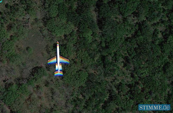Diese Embaer EMB-145 ist im Süden des Flughafens Dallas/Fort Worth über dem Waldgebiet im Anflug auf die Piste 36L eindeutig zu identifizieren. Hinweis: Andreas Schütz, DLR