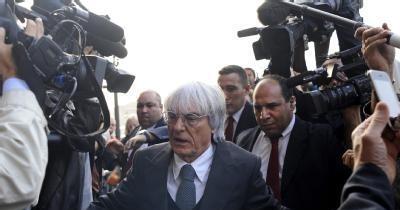 Bernie Ecclestone auf dem Weg zum FIA Hauptsitz.