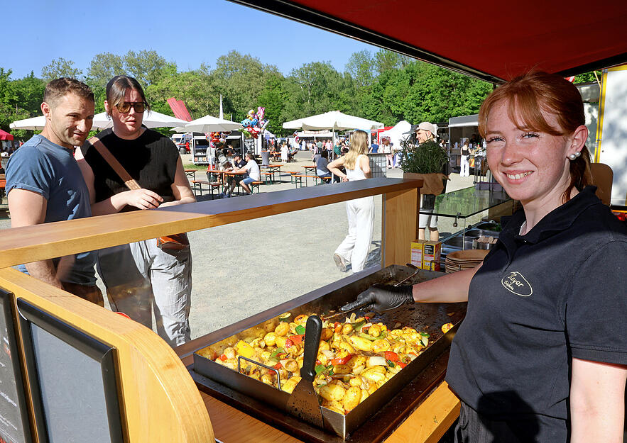 Bis Sonntag findet auf dem Wertwiesenpark ein Streetfood-Festival statt. Bis Sonntag findet auf dem Wertwiesenpark ein Streetfood-Festival statt.