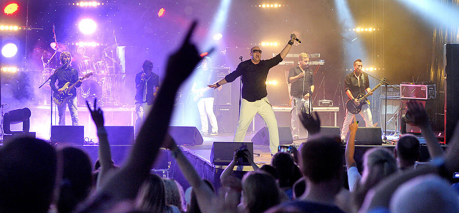 20.07.2013: Haigern Live rockt Tausende durch die Nacht . 7 800 Fans tanzen und singen beim Open-Air-Festival. 20.07.2013: Haigern Live rockt Tausende durch die Nacht . 7 800 Fans tanzen und singen beim Open-Air-Festival.