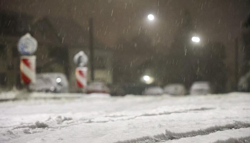 In der Nacht zu Donnerstag hat es in einigen Regionen weiter geschneit.