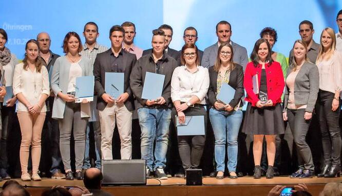 Die besten Absolventen der Aus-und Weiterbildung bei der Industrie- und Handelskammer Heilbronn-Franken erhielten in feierlichem Rahmen ihre Urkunden und Pokale. Foto: privat