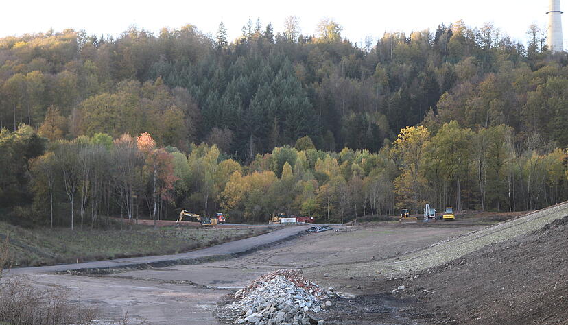 Hier ist Platz f&uuml;r 51 000 Tonnen Bauschutt und Erdaushub sowie 2000 Tonnen Asbest pro Jahr. Bis 10. November kamen die ersten 100 Tonnen an. Foto: Ralf Reichert