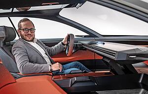 Das Cockpit l&auml;sst sich auf Knopfdruck ausfahren.