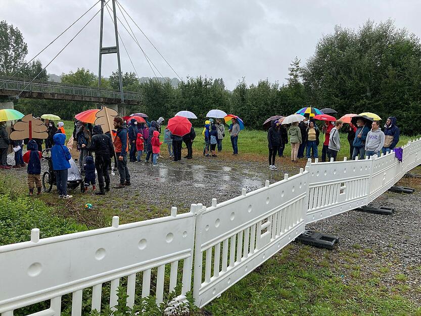 Vandalismus und Demonstration gegen AfD vor Stimme-Wahlcheck