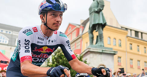 Deutschlands Radsportler Nummer eins, Florian Lipowitz, soll 2026 wieder als Zugpferd für die Deutschland-Tour gewonnen werden. Obwohl der 25-Jährige bislang nicht im Team des Namensgebers der Veranstaltung fährt, sondern seinen Vertrag bei Red Bull-Bora-hansgrohe am Mittwoch langfristig verlängert hat. Deutschlands Radsportler Nummer eins, Florian Lipowitz, soll 2026 wieder als Zugpferd für die Deutschland-Tour gewonnen werden. Obwohl der 25-Jährige bislang nicht im Team des Namensgebers der Veranstaltung fährt, sondern seinen Vertrag bei Red Bull-Bora-hansgrohe am Mittwoch langfristig verlängert hat.
