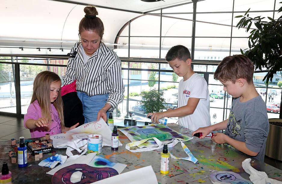 Zahlreicher Besucher nutzten den Samstag f&uuml;r einen Besuch des Audi-Forums in Neckarsulm zum 20-j&auml;hrigen Jubil&auml;um.